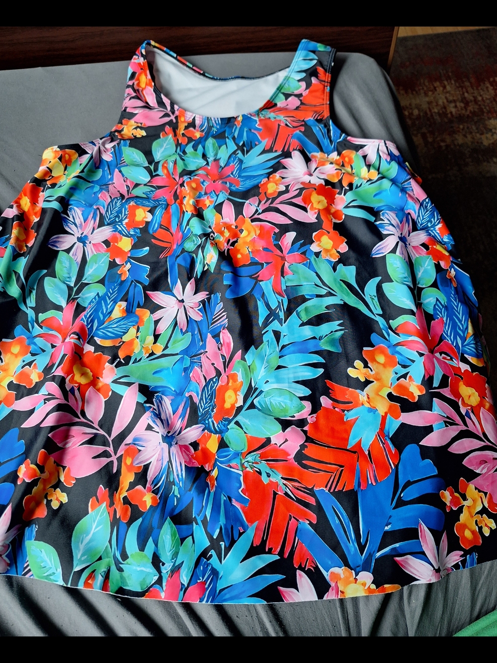 NWOT Multi-Color Tropical Floral Women’s Swim Tankini Top